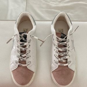 Adorable Vintage Havana sneakers